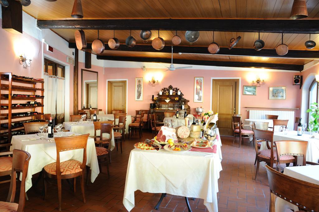 Hotel Ristorante Corona Lucca Dış mekan fotoğraf